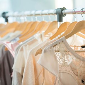 Ensemble de hauts aux couleurs variés